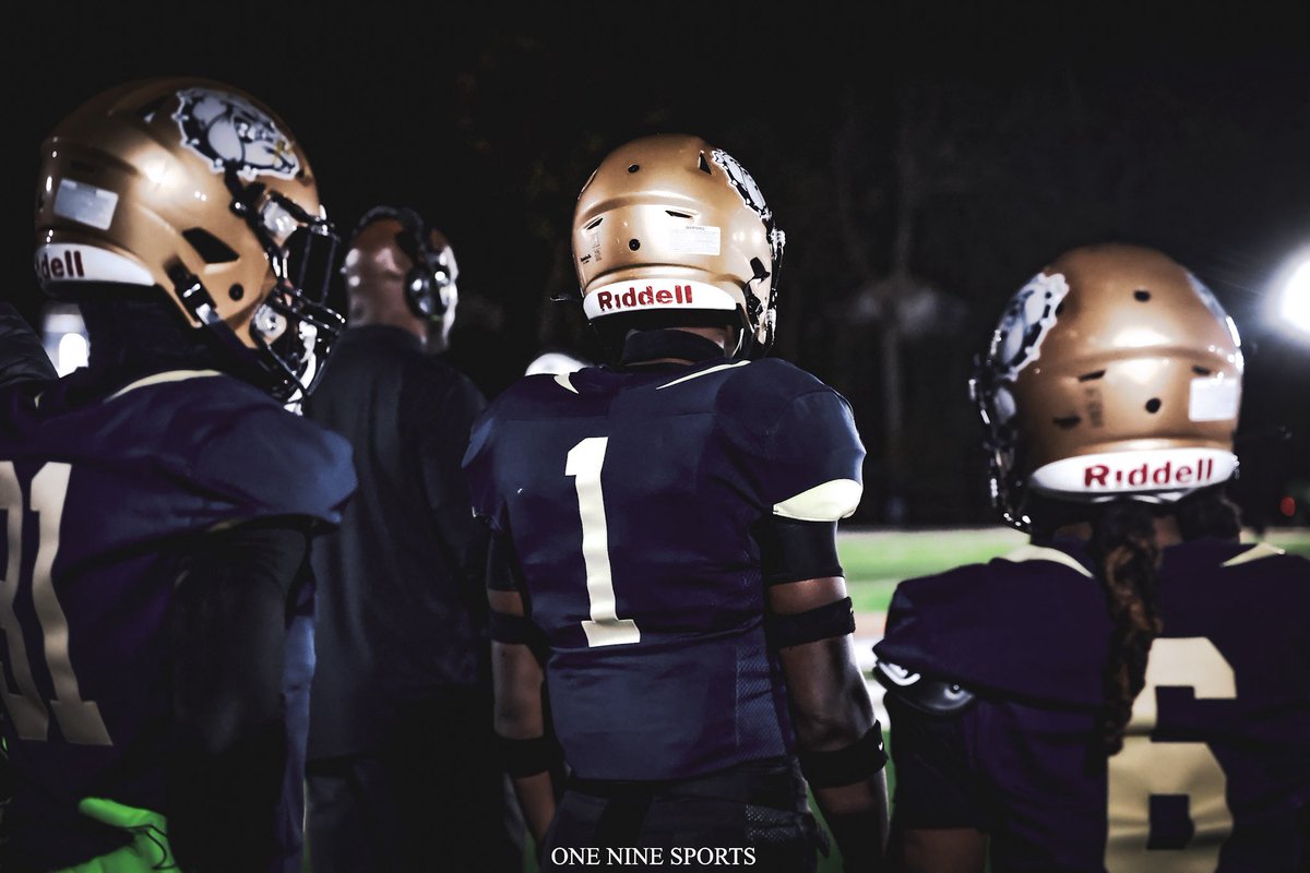 I’m grateful for this amazing season and the family I gained throughout the season , I love each and every person from the players to the coaching staff and trust we’ll better than ever this time around next year!
#TheBlueprint <a href="/MacStephens/">Mac Stephens</a> <a href="/jsupple28/">Coach Joe Supple</a> <a href="/JohnGordonSr/">John Gordon</a> <a href="/kahari_hicks/">Kahari Hicks</a>