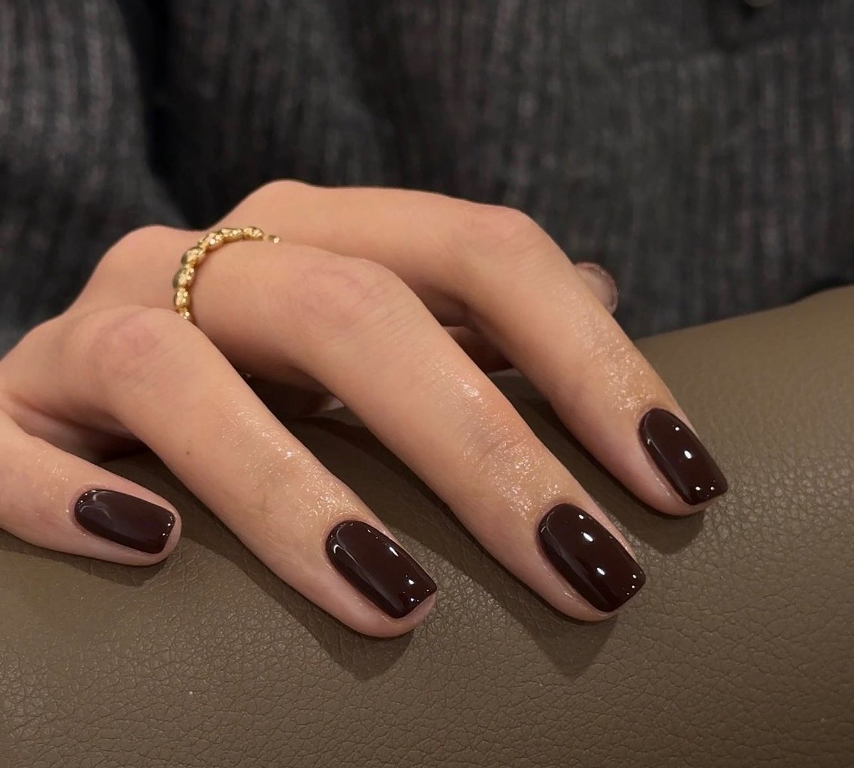 احس اللون البني مظلوم