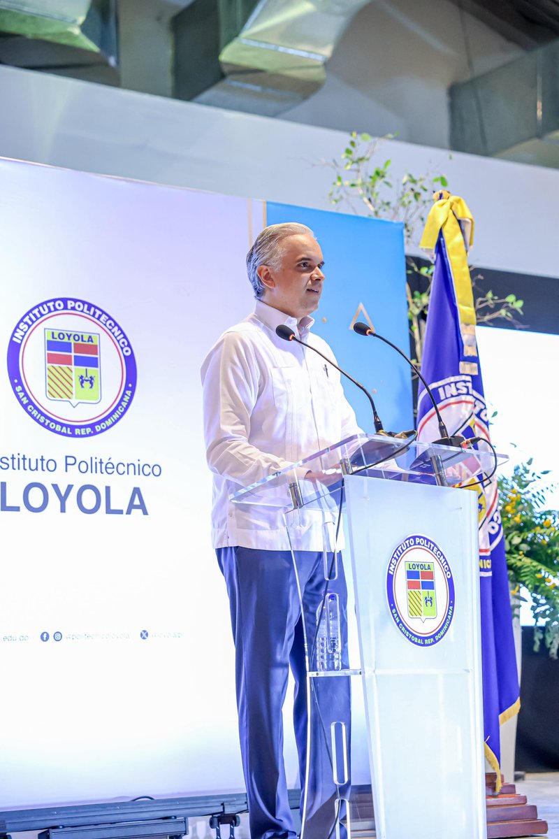 LMDECAMPS's tweet image. Hoy celebramos a 220 jóvenes del Instituto Politécnico Loyola que se gradúan con competencias técnicas, valores y propósito.
La educación técnico-profesional es fuerza para el trabajo, para la innovación y para el país.
¡Felicidades, Loyola 2025! 🇩🇴