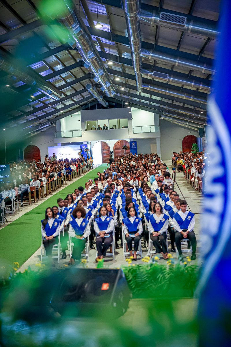 LMDECAMPS's tweet image. Hoy celebramos a 220 jóvenes del Instituto Politécnico Loyola que se gradúan con competencias técnicas, valores y propósito.
La educación técnico-profesional es fuerza para el trabajo, para la innovación y para el país.
¡Felicidades, Loyola 2025! 🇩🇴