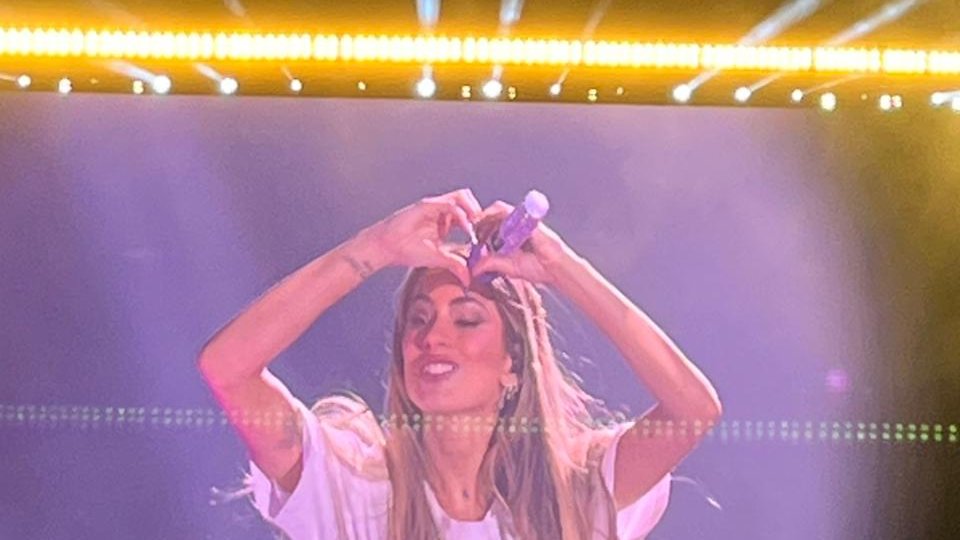 habitxtini's tweet photo. revivo por acá para dejar asentado q, después de trece años siguiendola, habitxtini pudo ser parte de su tour más especial, escuchar sttv y consejo de amor por primera vez!!! esperaría mil vidas para verte, lo que viví el 27 no se compara con nada. @TiniStoessel t amo con el alma https://t.co/l9FbAK88Ft