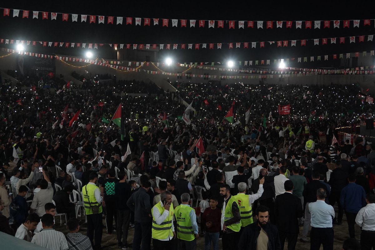 Alparslan Kuytul Hocaefendi Sahnede!

Furkan Hareketinin tek yürek olduğu dev buluşma, Alparslan Kuytul Hocaefendi'nin "Hz. Ömer ve Adaleti" konulu konferanslarıyla devam ediyor.

FurkanHareketi TekYürek
#AdanadaBüyükBuluşma