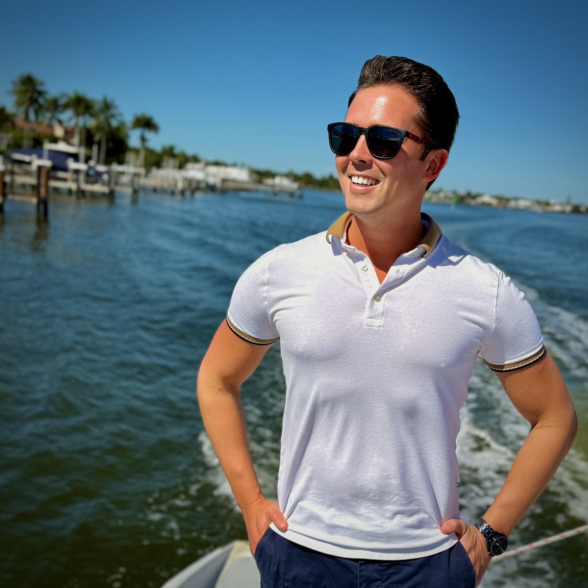 It’s a beautiful day for sailing in Naples 😎