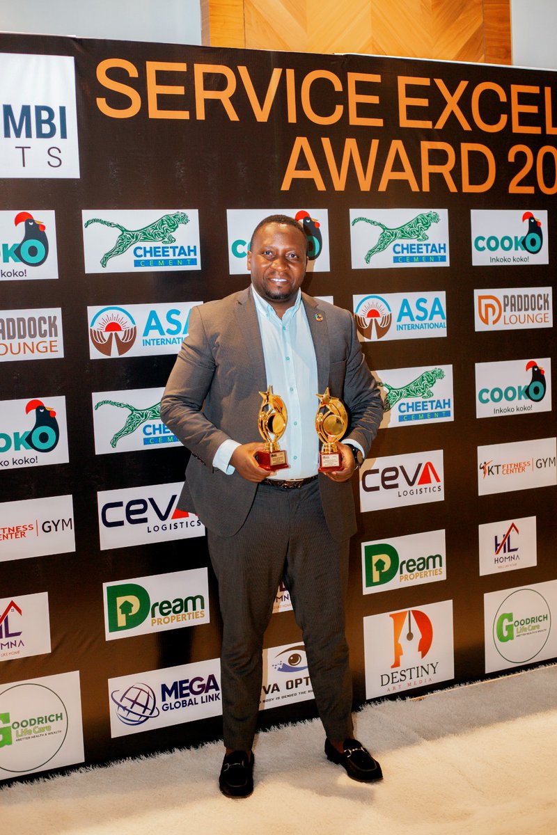 Abarimo  Umuyobozi mukuru wa Goodrich Business Group <a href="/DrHabumugisha/">Amb.Dr.Francis HABUMUGISHA Goodrich,PhD</a>  na Pastor John  bahagarariye abakozi b'ikigo cya Goodrich Business Group, ubwo yahabwaga ibikombe bya Mega Global Link na Goodrich Life Care. 
#Awards2025
#GoodrichBusinessGroup
#GoodrichTvAmakuru