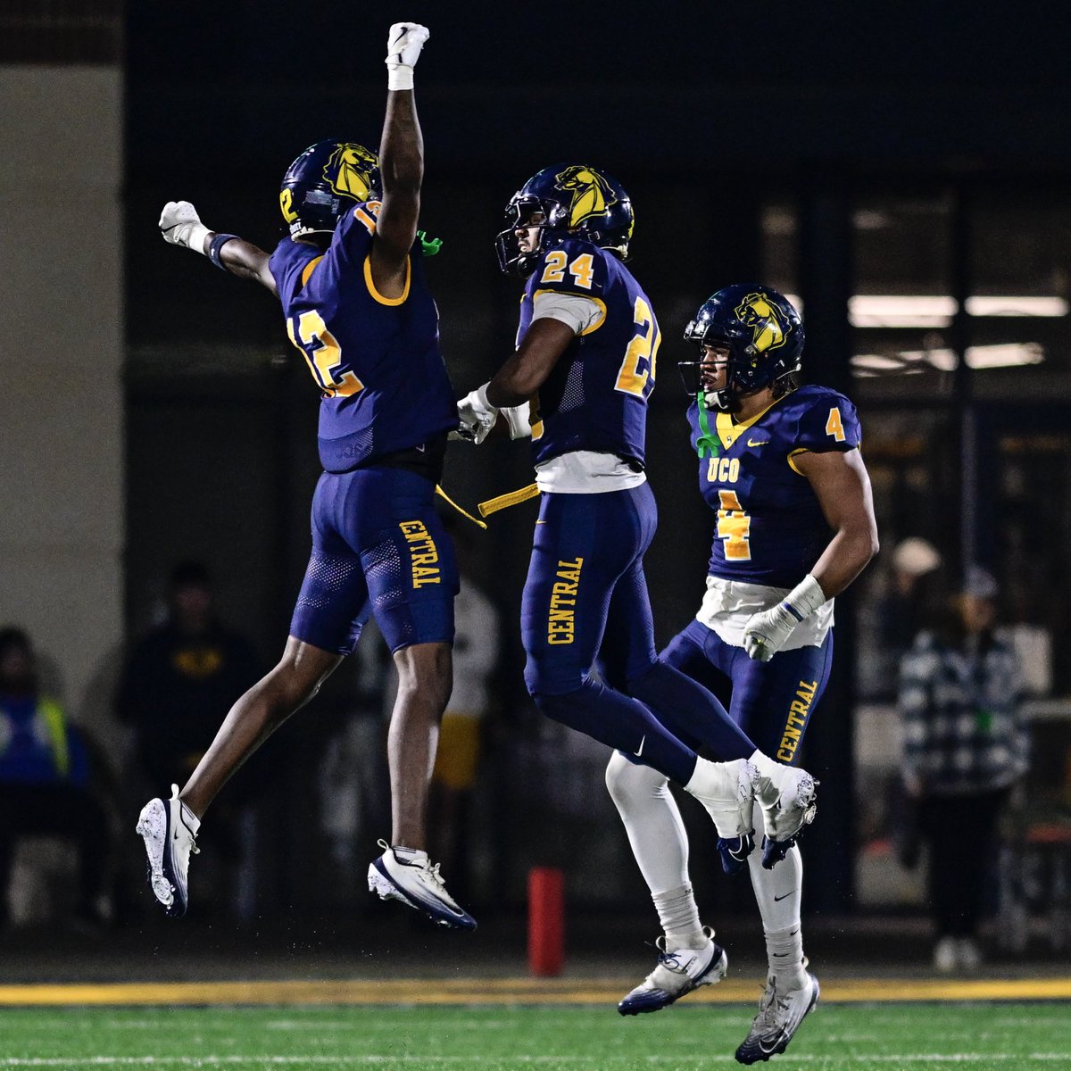 Halftime in Nebraska — Central Oklahoma leads Nebraska Kearney 17-7❕

<a href="/ucobronchofb/">UCO Football</a> x #RollChos