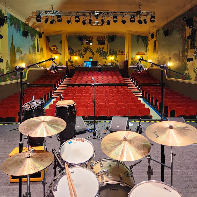 Wrapping up the <a href="/ManoftheWorldPG/">Man of the World: The Music of Peter Green</a> Autumn Tour with 2 sell out shows at The Regal, Tenbury 🧿 

It's been strange being on the road without Dani <a href="/YardbirdArts/">Yardbird Arts</a> but it's been a great tour and we've given it our best every night. Playing this music is always such a pleasure 💙