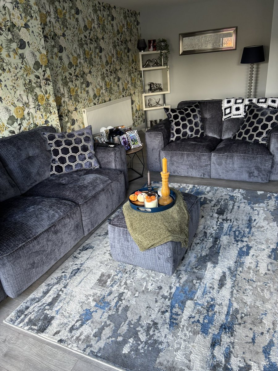 v4jhm's tweet photo. New sofas, chunky &amp; so comfy, love them 🏠 https://t.co/UrWwoZTQT6