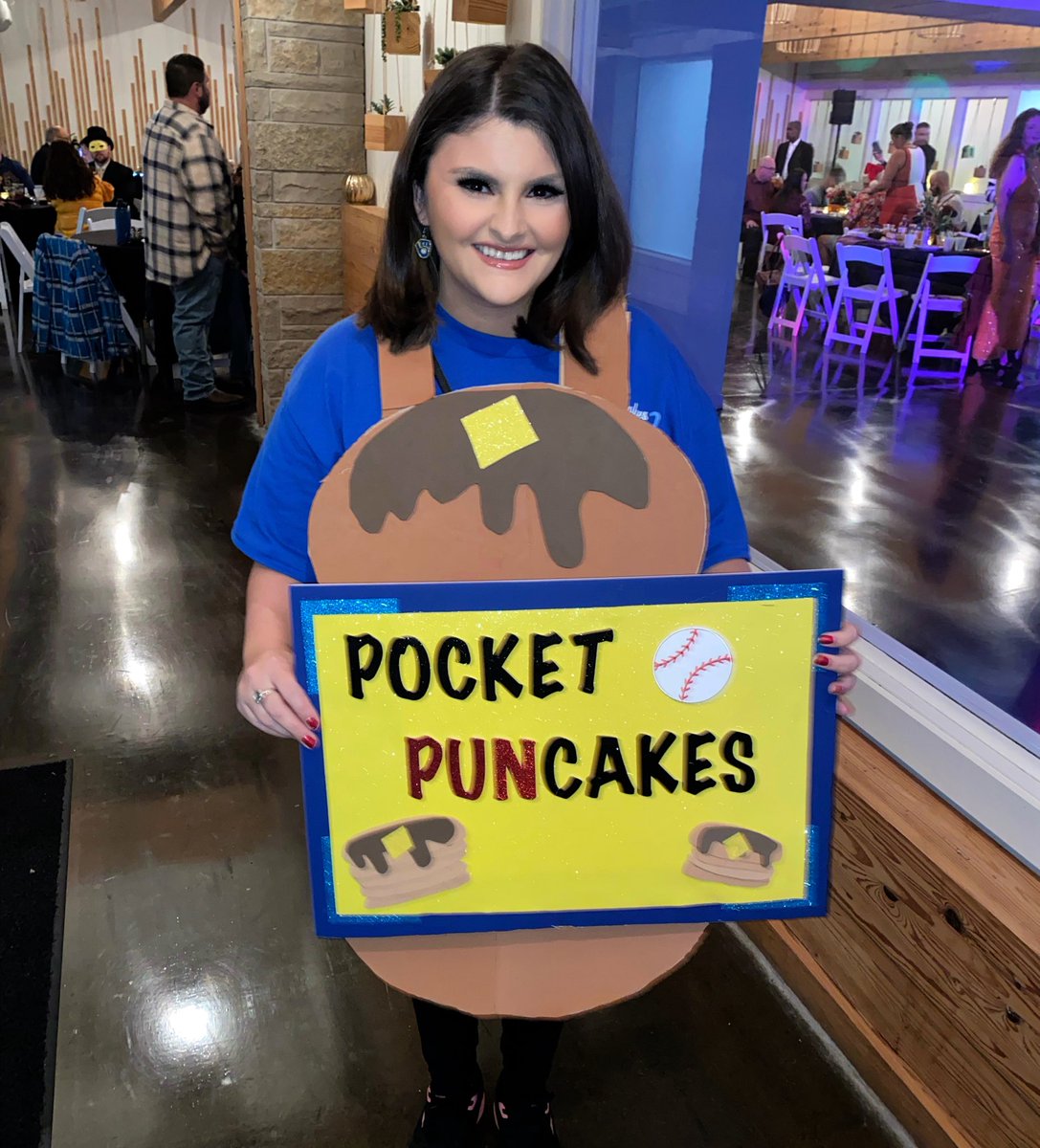 AlexCorradetti's tweet photo. ⚾️🥞BATTER UP! Pat Murphy &amp; Pocket PUNcakes knock #Halloween out of the park! 

We had a blast making this! 

Hope @Brewers @AmFamField approve! #GoBrewers #PatMurphy #pocketpancake https://t.co/wvrnlfOetJ