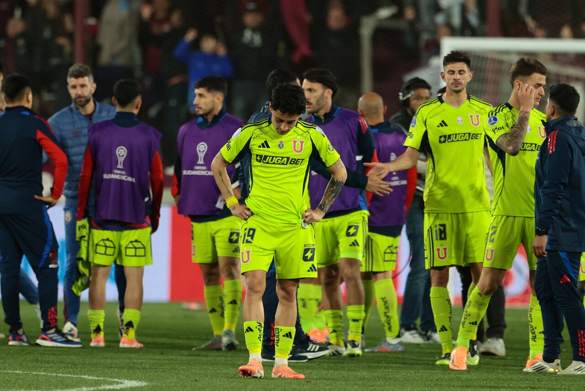 Escribo muy poco en esta red social.

Han pasado algunas horas desde la eliminación ante Lanús. No queda duda de que el juez venezolano nos robó el partido, pero también hay que ser fríos en analizar que Gustavo Álvarez se equivocó en el cambio de Salomoni, que no debía salir.