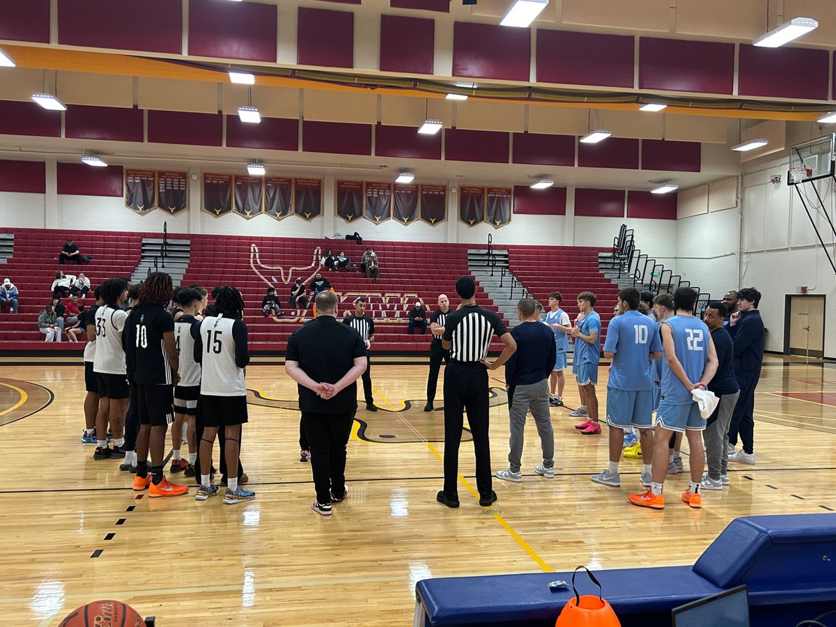 YVCYaks's tweet photo. @SquatchSpokane @NWACSports 

Fellow East Region Men’s Basketball programs gather in Yakima for a pre-season scrimmage and some 2025-26 points of emphasis from the officials!

#rollyaks https://t.co/EVyD27fxnI