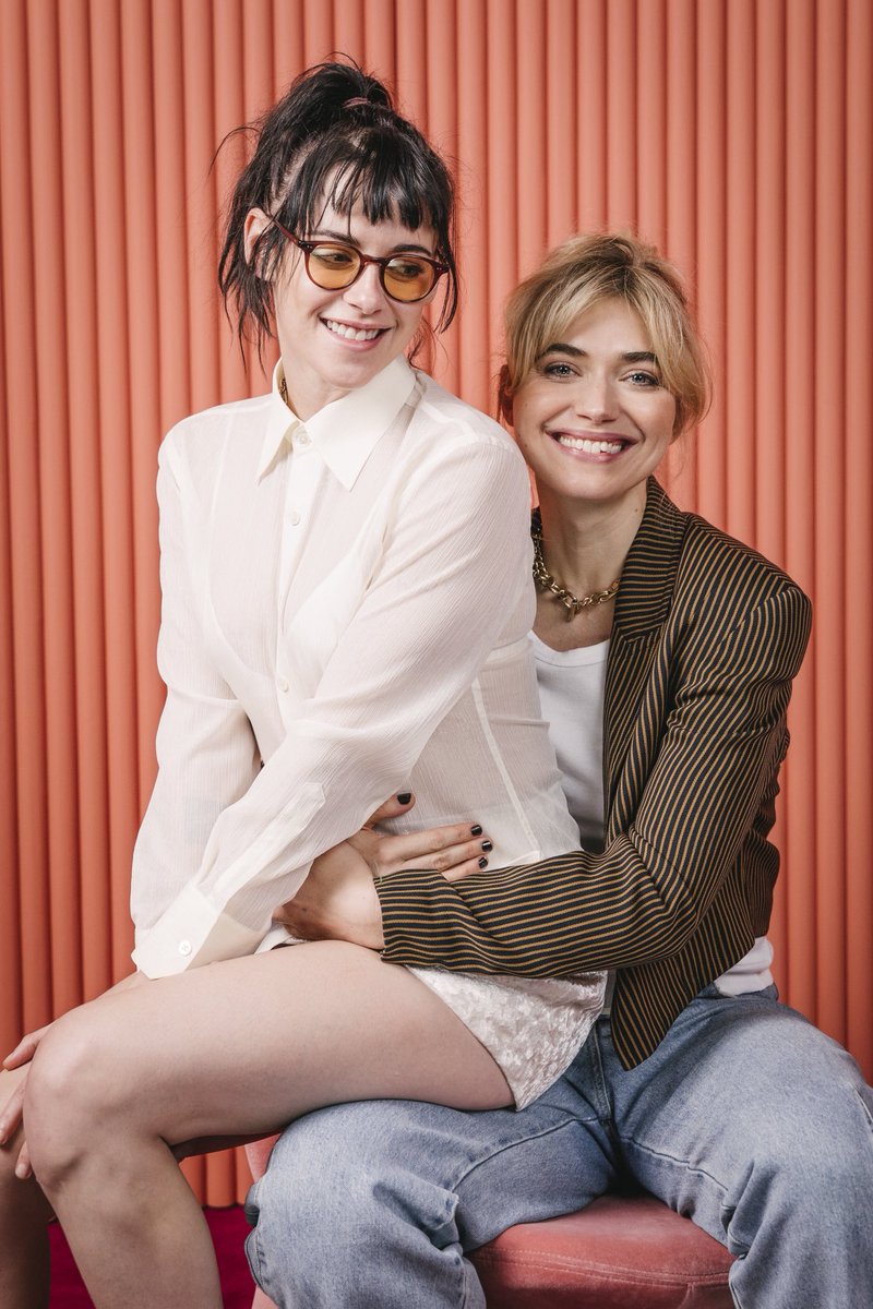 最新のクリステン・スチュワートでおはようございます🌞
監督デビュー作で受賞したり主演女優の膝に座ったり楽しそうだな…