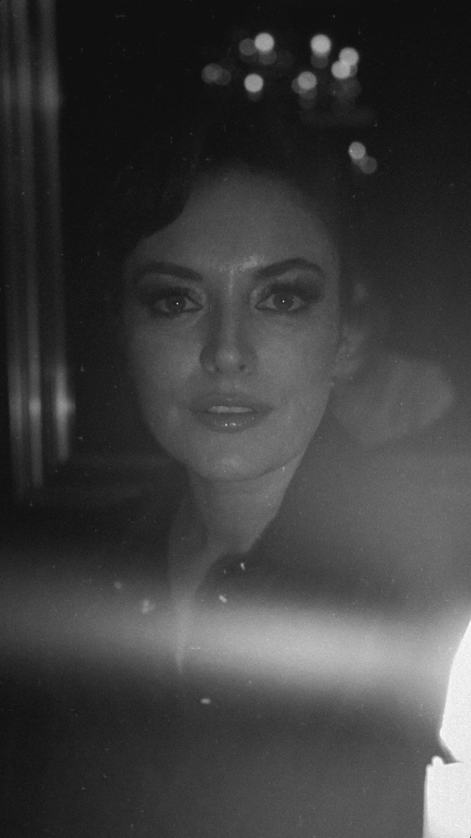 Tam bir lady ❤️
#ezgimola
