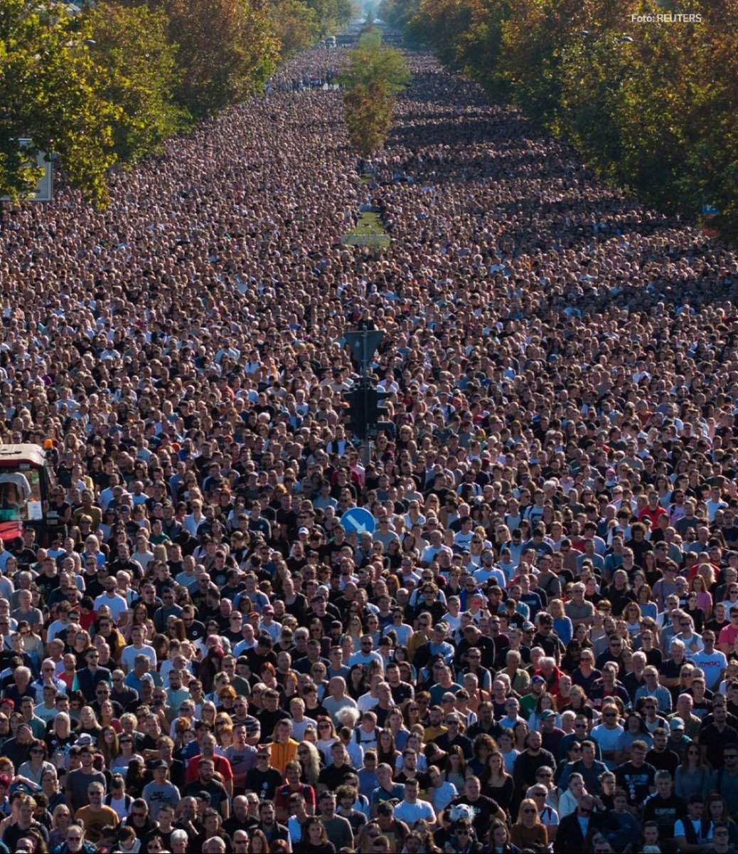GojkoBozovic's tweet photo. Pamtimo.
Pamtićemo.
Tražimo odgovornost.
Mir za mrtve, pravda za žive.
Srbija mora da izađe iz začaranog kruga korupcije, nekažnjivosti i autoritarnosti. https://t.co/Tu96V32ejg