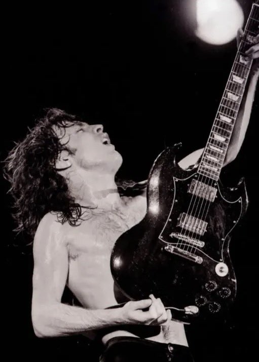 acdcsdevil's tweet image. #acdc  - ‘back in black’ tour, myer music bowl, aus, melbourne, sydney. | 27.02.1981.⚡️