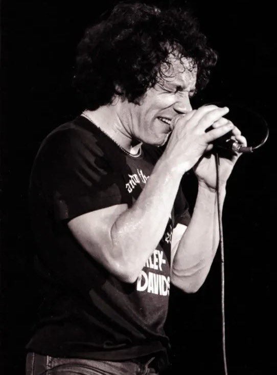 acdcsdevil's tweet image. #acdc  - ‘back in black’ tour, myer music bowl, aus, melbourne, sydney. | 27.02.1981.⚡️