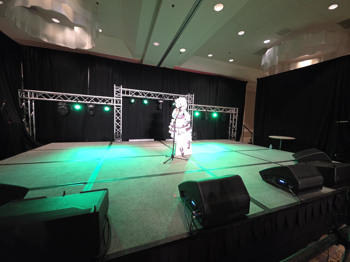 Minto's USIF live was great!!!! The energy in the crowd was insane. And the setlist was so good!? No matter what her brainworms tell her, she's an idol 🥹 My oshi performed so well!!! 💚 
#Mintogo #USIF2025