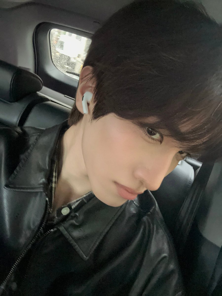 8turnxox's tweet photo. π€π©Ά
#REWIND #리μμΈλ #D1SD #Day1SD #Day1SelcaDay #ELAYA #μλΌμΌ https://t.co/YTFGHqKidM