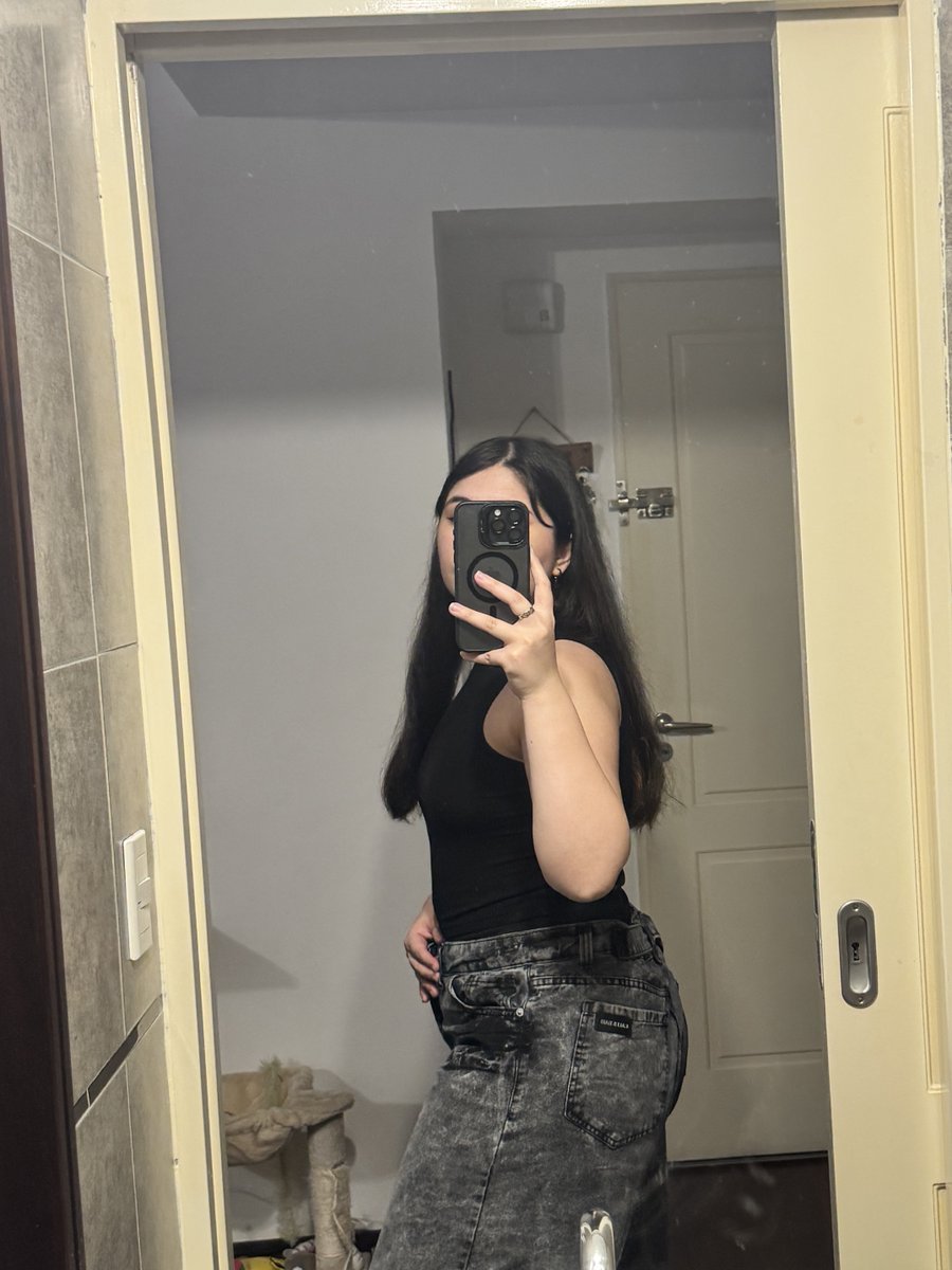 Melbourne nights are better with a little mischief… care to join me under the city lights? 😏🌃

#MelbourneLife #MelbourneVibes #MelbourneEats #MelbourneEvents #MelbourneCulture #MelbourneStyle #MelbourneNightlife #ExploreMelbourne #MelbourneInspo #VisitMelbourne