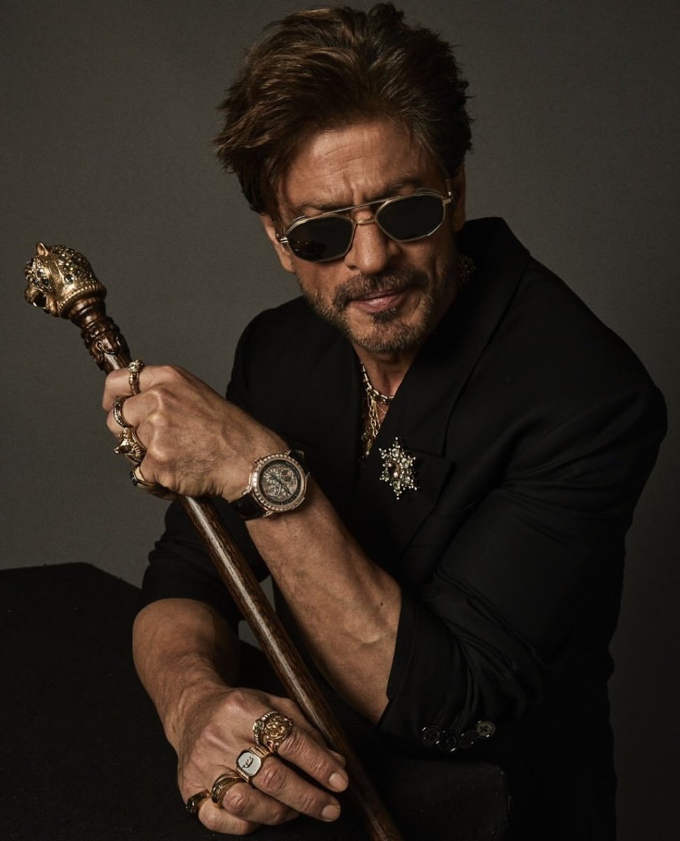 maniaconashwin's tweet image. #SRKDay #HappyBirthdaySRK 
Happiest birthday to the man who is the face of Indian cinema to the world @iamsrk 👑
HAPPIEST 60th birthday to KING KHAN 
Thanks to the man who taught us abt law of attraction &amp;amp; universe through his films even before books . May God bless him 🧿