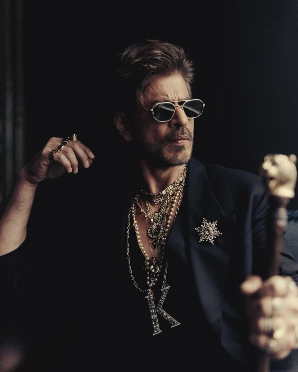 NikhilK1225's tweet photo. An Icon
A Legend
World’s Biggest Moviestar
World’s Richest Actor
King of Romance
Happy 60th Birthday Baadshah, King @iamsrk ❤️👑👑
#HappyBirthdayShahRukhKhan #HappyBirthdaySRK #Baadshah #King #KingofRomance https://t.co/f89cGBrX0G