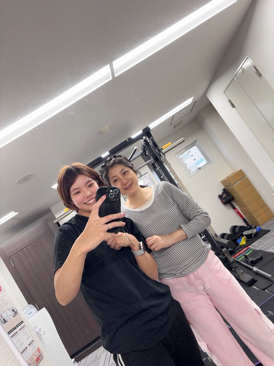 jhelenwe's tweet photo. 週末のハロウィンに合わせてACG友人達が変装パレードに行きました。ヘレンも変身して試したいと思ってたが、辞めてパーソナルジムReal WorkoutのAsanoさん指導のもと、20歳の時に着ていたドレスを再着するため、トレーニングをしました。 https://t.co/QAXaMAHofY