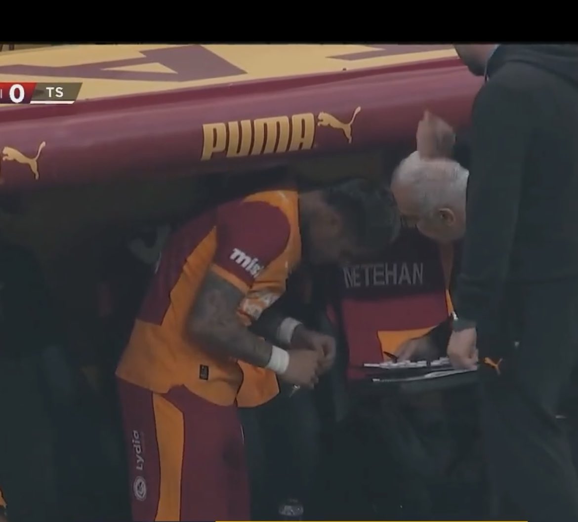 Ya maç berabere oyuna gircen hala yiyorsun yemeee laaaan artık yemeeeeee #GSvTS