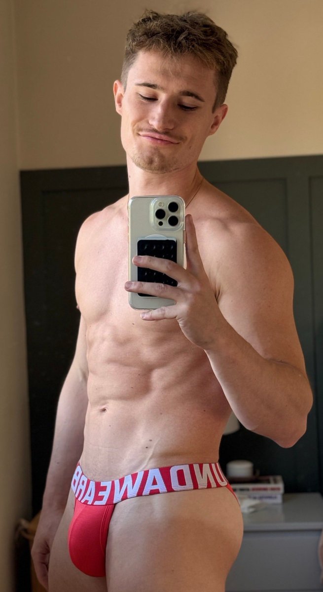 FAMOUS FIT MEN tweet media