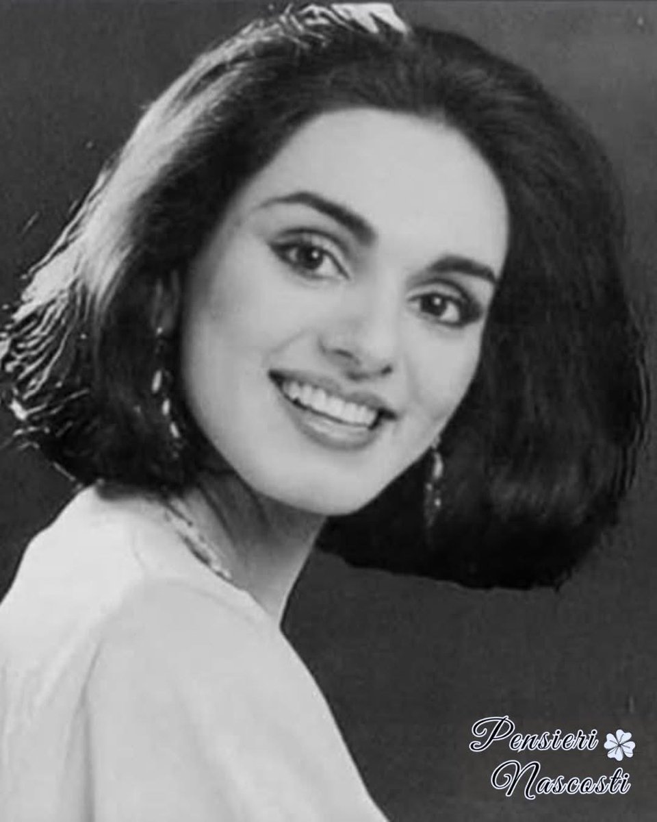 💔 Aveva solo 22 anni.
Era in piedi sulla soglia di un aereo, con i pr0i3tili che fischiavano intorno.
E in quel momento fece una scelta che salvò 359 vite… ma non la sua.

🗓️ 5 settembre 1986.
Il volo Pan Am 73 atterra a Karachi per una semplice sosta di rifornimento.
I