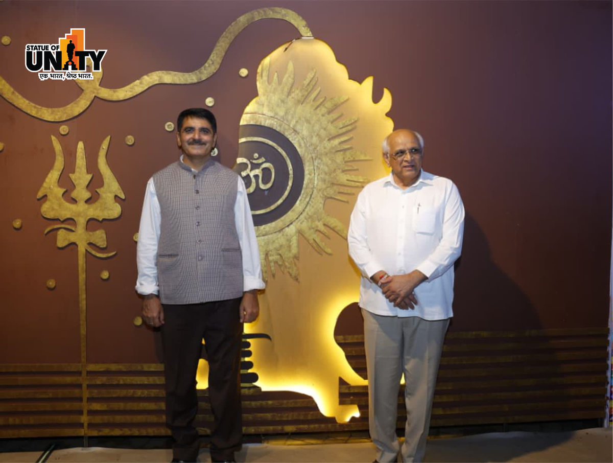 souindia's tweet image. Hon’ble Chief Minister Shri Bhupendra Patel and Assembly Speaker Shri Shankar Chaudhary visited the #EktaPrakashParv at #EktaNagar and appreciated the illuminating installations and vibrant displays celebrating unity and culture.
#StatueOfUnity  #150YearsOfSardarPate