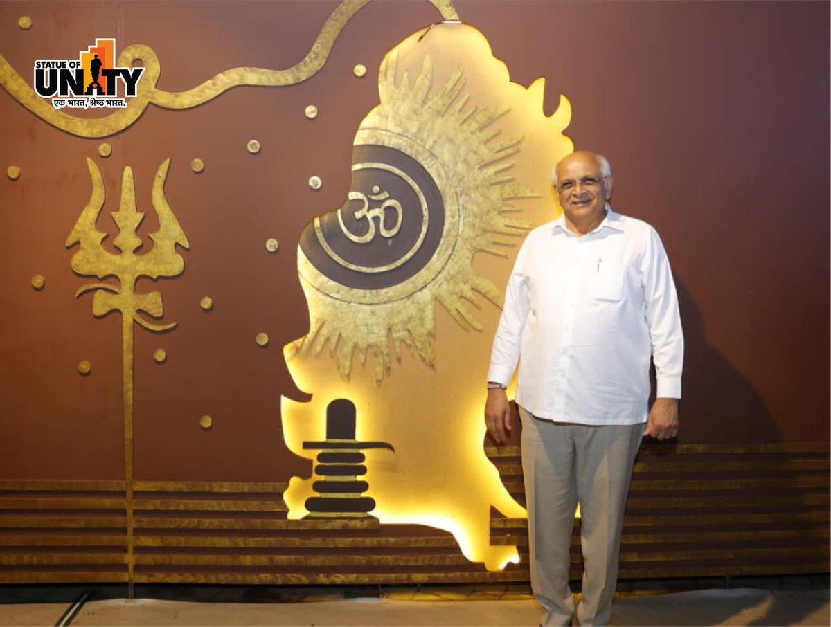 souindia's tweet image. Hon’ble Chief Minister Shri Bhupendra Patel and Assembly Speaker Shri Shankar Chaudhary visited the #EktaPrakashParv at #EktaNagar and appreciated the illuminating installations and vibrant displays celebrating unity and culture.
#StatueOfUnity  #150YearsOfSardarPate