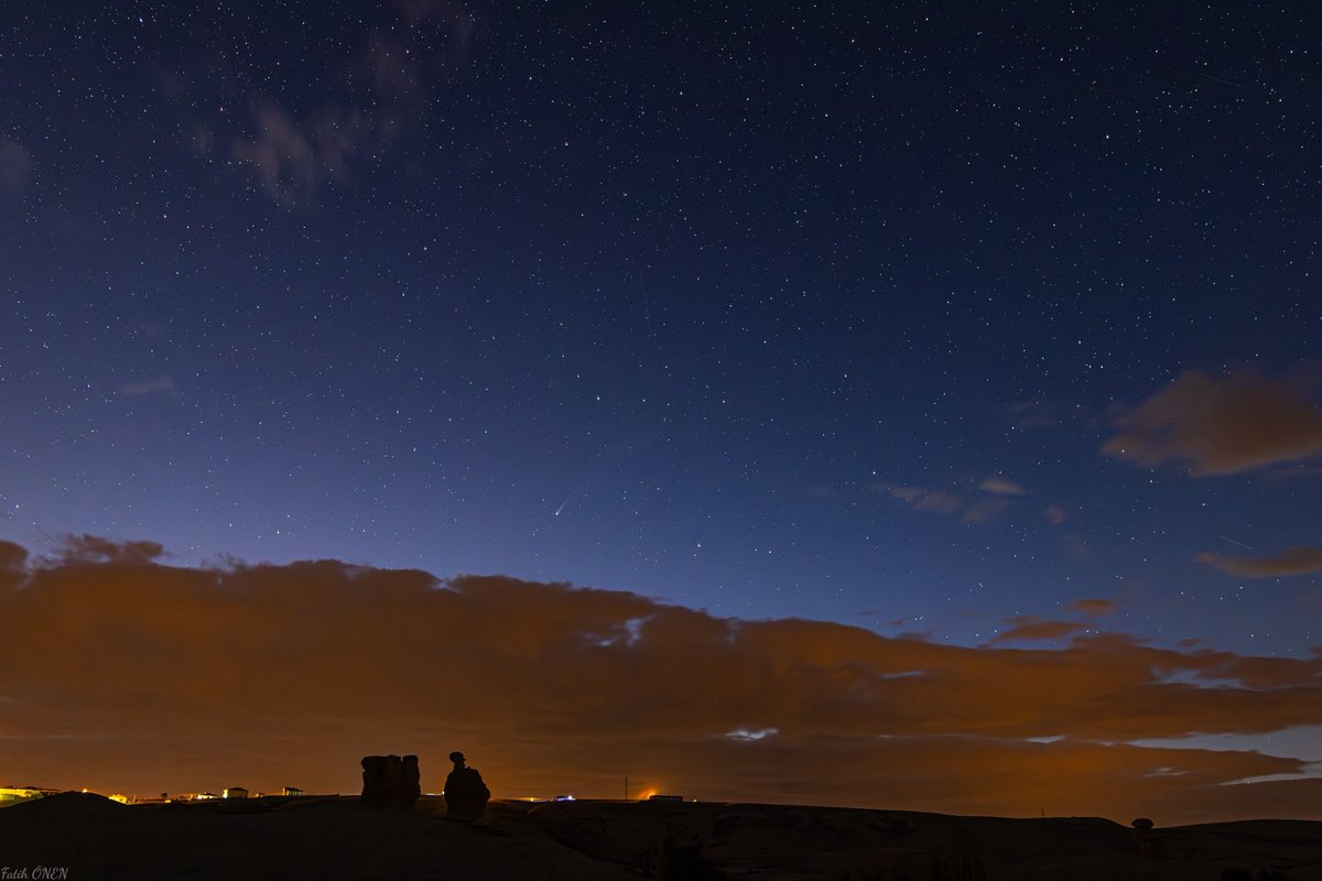 _Fth's tweet image. Peri Bacaları ve bulutlar eşliğinde uzaktan;
Comet C/2025 A6 Lemmon ☄️

Exif:
15mm. 
f/2.8
iso1600. 
10sn. 

CanonR10

#astrophotography #astrophotographer #comet #cometlemmon #space #uzay #kuyrukluyıldız #konya #cihanbeyli #peribacaları #cometc2025a6lemmon