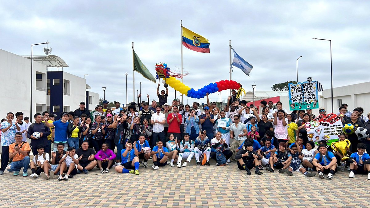 📍GUAYAQUIL | El viceministro <a href="/JDJimenezV/">Jose David Jimenez</a>, inauguró los programas recreativos y deportivos #Actívate 🏃🏻‍♀️‍➡️ y #VamosALaCancha en la Unidad Educativa Fiscal Las Acacias.

✅ Estas sesiones lúdicas y deportivas se implementarán progresivamente en todas las instituciones educativas