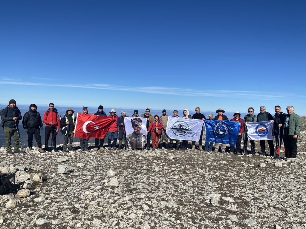 CANDAK18's tweet photo. Cumhuriyet Bayramını Ilgazdağı 2546m Zirvesinde kutladık
Katılan sporcuları gönülden kutlarız https://t.co/bDlMdFjLlz