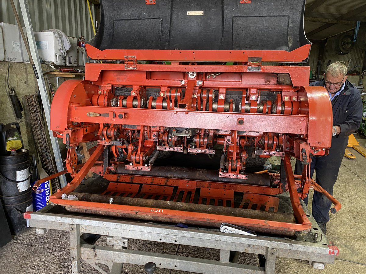 Productive day in the workshop. Sharpening Dennis FT510 cylinders and servicing the XF getting ready for the silly season of Terra Spiking. <a href="/PitchesUk/">PerfectPitchesUKLtd</a> <a href="/DennisMowers/">Dennis Mowers</a> @WeidenmannUK