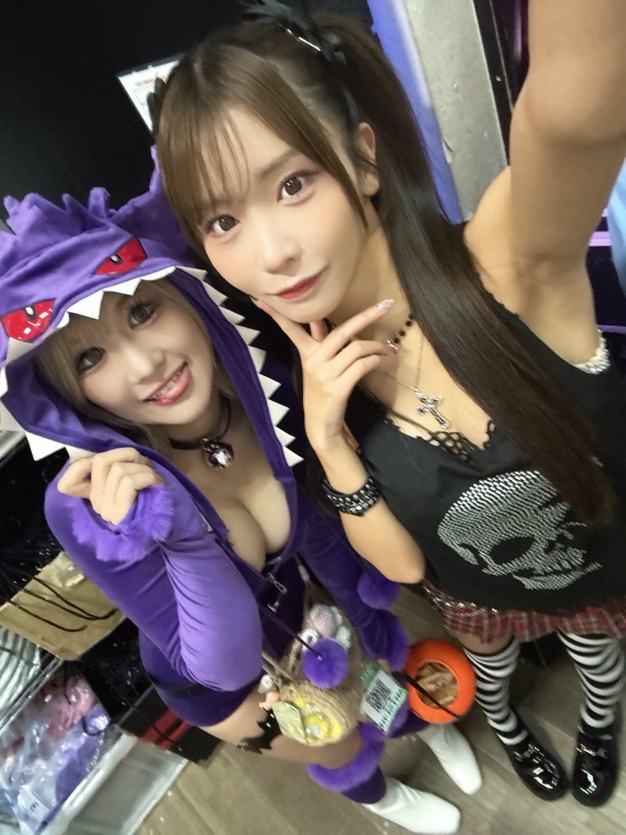 日付け変わって本日！！
急遽 #すぱすぱ 出演です🩷💚
1部 まいかとボントゥビWQueen👑
威風堂々Queen👑
2部TOXICQueen👑
うららさんとSMWQueen👑
マブダチまいかもいるし見どころしかないんで
是非飛び込み参戦お待ちしております🔥❣️
急遽過ぎて1部と2部誰もいないので(；；)
待ってるよ❤️‍🔥❤️‍🔥❤️‍🔥