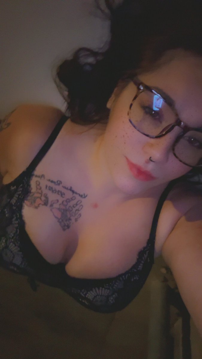 thebeanz69's tweet photo. Last nights Halloween fit. I didn’t have many good ideas so I dressed as problem 🤷‍♀️ https://t.co/Bk48e1GwlX