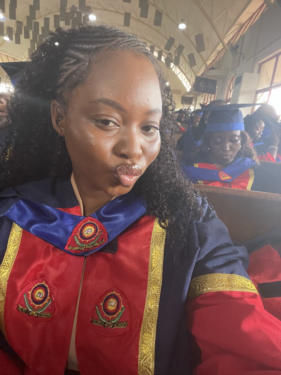 O_Loseyifunmi's tweet image. First Class Graduate face card😌
#graduate