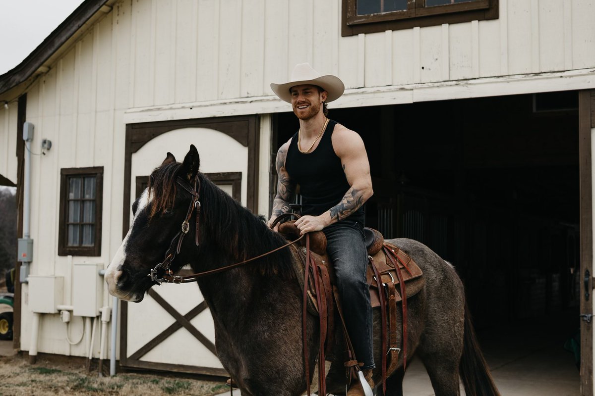 fellow Scorpios, where you at? #baileyzimmerman #scorpio #horsebackriding