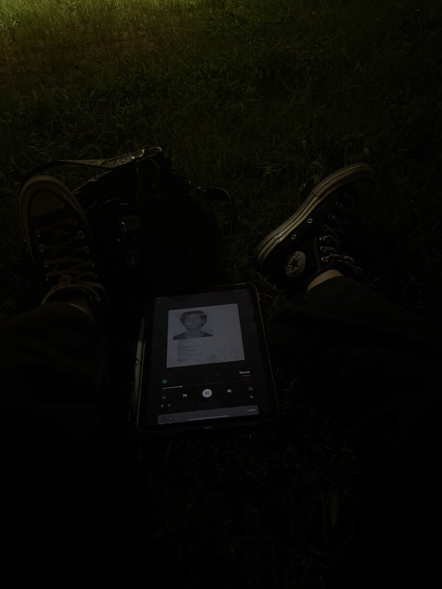 decfill's tweet image. literally a lonely night