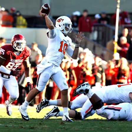 OkStateTracker's tweet photo. The all white combo is worn regularly, but not always with this particular configuration. 
The last time OkState wore all white with orange numbers and the brand logo was in 2020 vs WVU (80s throwbacks). Before that was in 2012 at OU and 2011 at Mizzou. https://t.co/grpBC6Ayd8