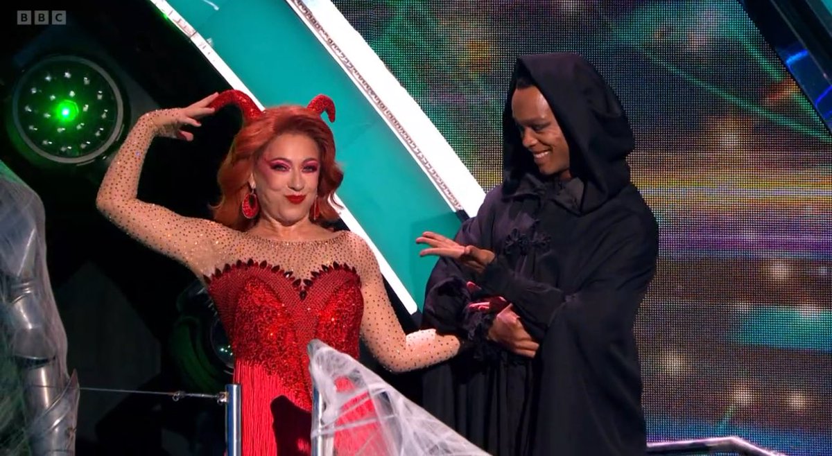 charitydinqles's tweet image. not to be a lesbian but alex kingston what the FUCK #strictly