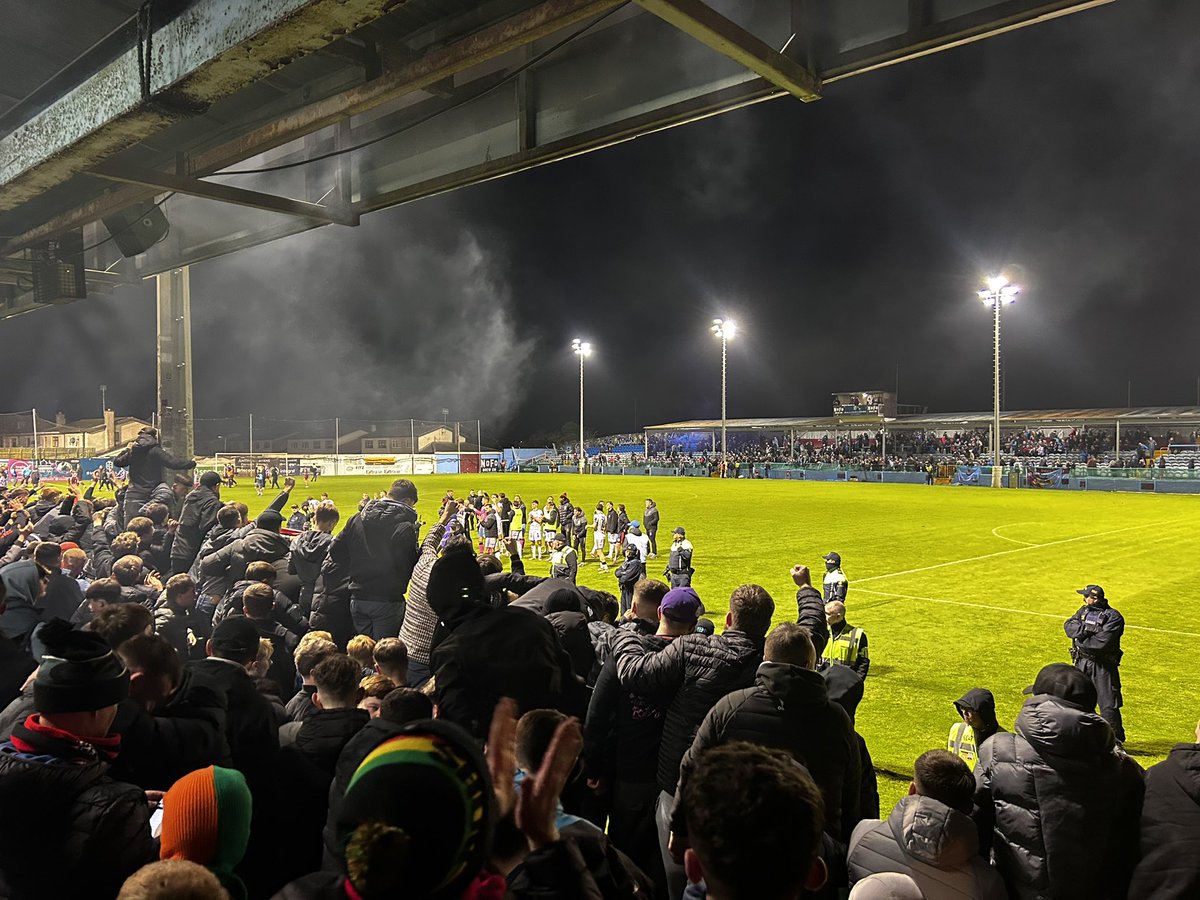 Molloy_00's tweet image. That’s a serious win. 

Absolute dead and buried from last week, and just when you think they are out for the count, they pull out one of the best performances of the season. 

In God’s hands now. 

🔴⚫️