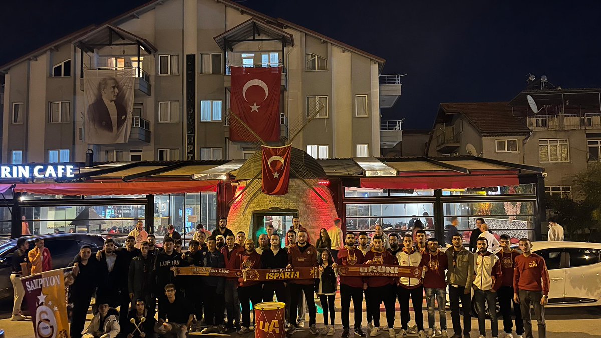 SEN ŞAMPİYON OLACAKSIN, SENİ SEVMEYEN ÖLSÜN !

GALATASARAYIMIZI trabzonspor karşısında Isparta'da yalnız bırakmadık. #ultrAslanUNI #uAUNISDU