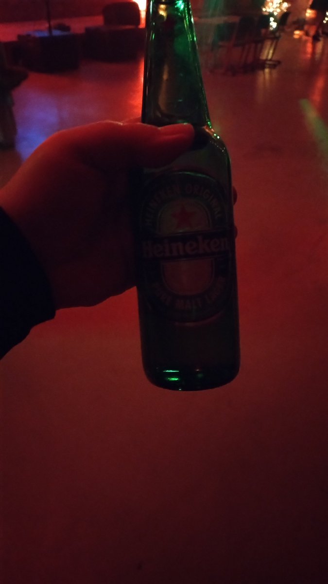 Zeit für ein Bier vor dem Auswärtsspiel. Sakura Nights im Salbker Wasserturm.