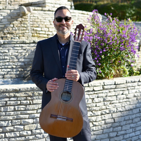 SMPublicLibrary's tweet image. Classical Guitar Solo Showcase with Andre Giraldo 🎸

Experience the history and beauty through music selections that highlight Spanish guitar composers through the centuries.

Saturday, November 8 | 2 - 3 p.m. | Pico Branch, Amphitheater