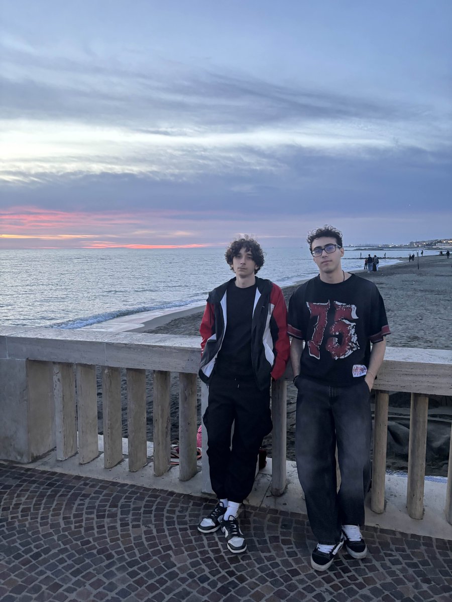 edoleonfar's tweet image. La duo mid-adc piu forte di ostia(l'unica) @TeamHmble  @xayros_