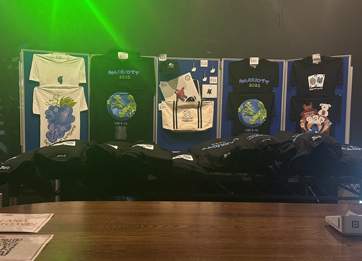 MarriottGigs's tweet photo. Make sure you go see Kelly and get your merch !! https://t.co/Jc7PCTeAl0