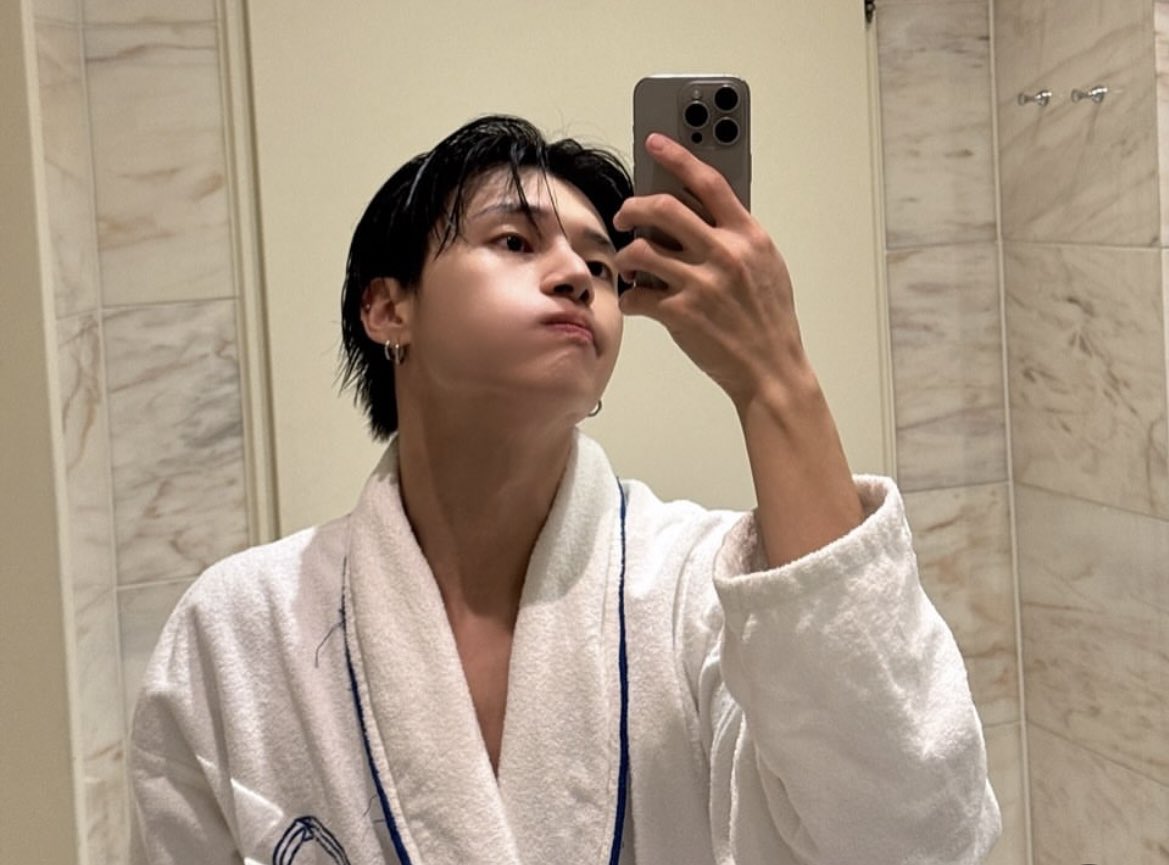 W00LOOKS's tweet image. 🧼༉‧₊˚🛁 #우영 #WOOYOUNG