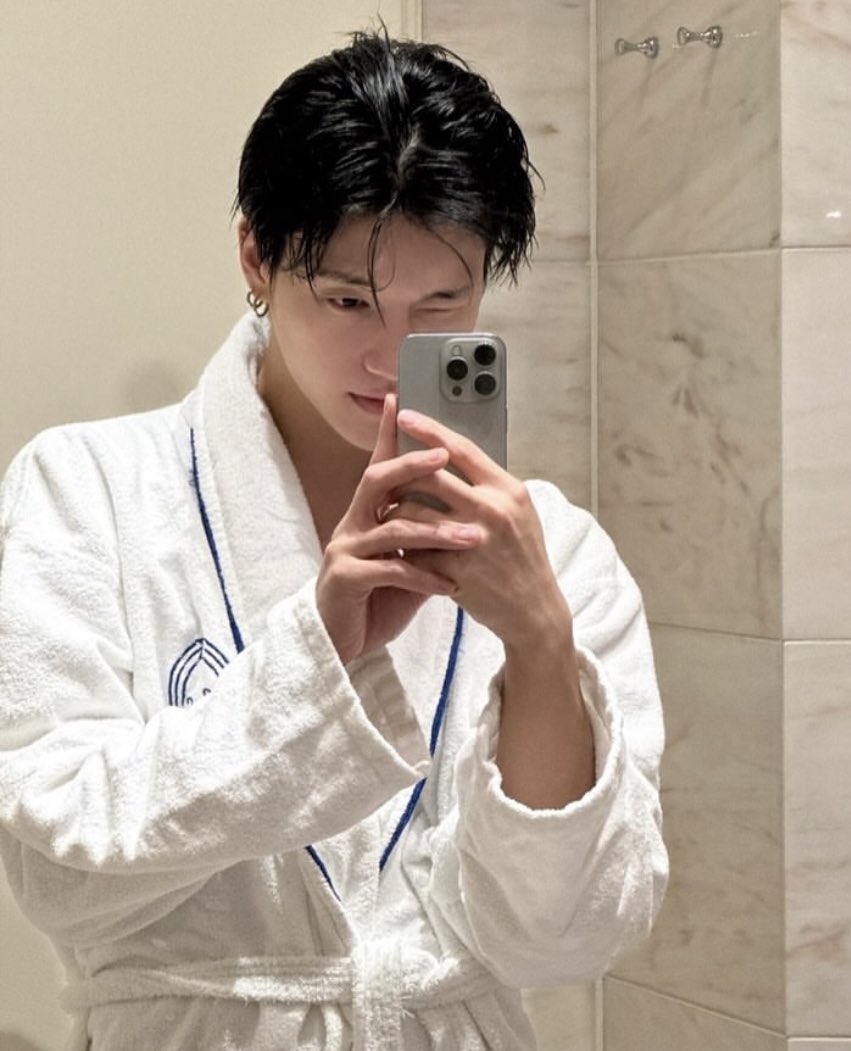 W00LOOKS's tweet image. 🧼༉‧₊˚🛁 #우영 #WOOYOUNG