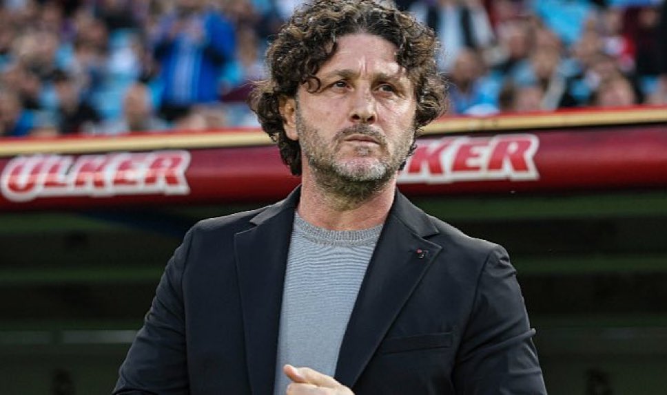 300 milyonluk takımı elinden hakem kurtardı. büyüksün fatih hoca. çok daha büyük olacaksın.